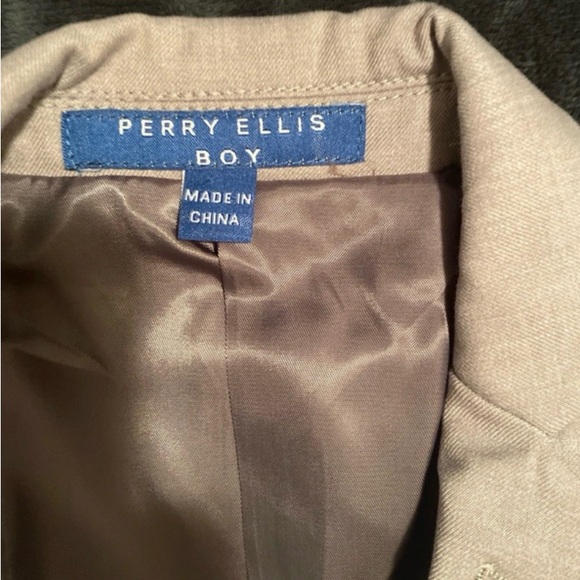 Perry Ellis Light Gray Suit with Tie - Picture 3 of 12